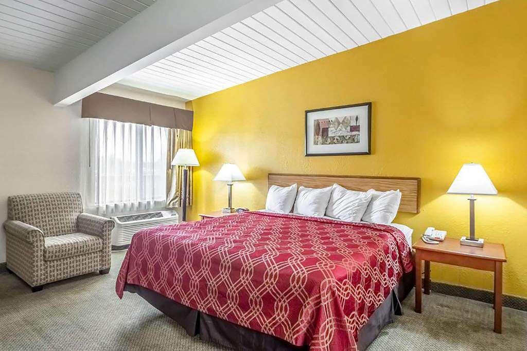 Travelodge By Wyndham Appleton Room photo