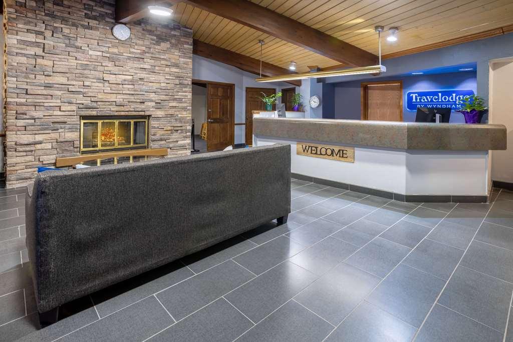 Travelodge By Wyndham Appleton Interior photo