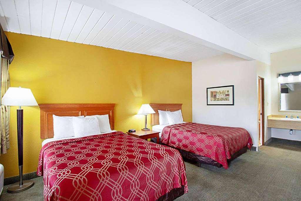 Travelodge By Wyndham Appleton Room photo