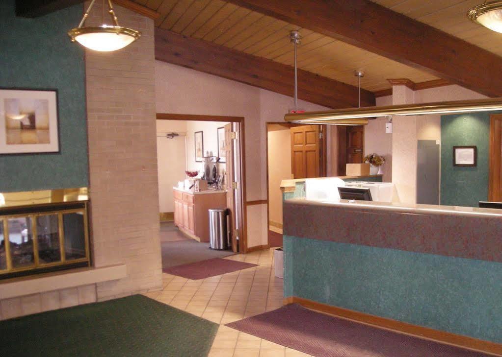 Travelodge By Wyndham Appleton Exterior photo